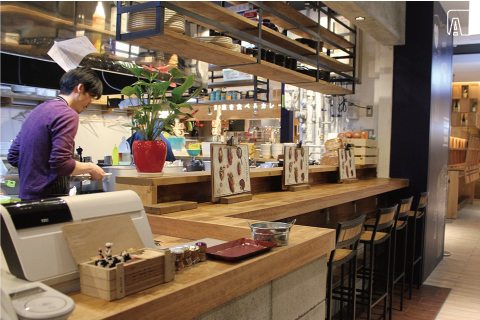 モツビストロ 天神ホルモン 内観　AFTER