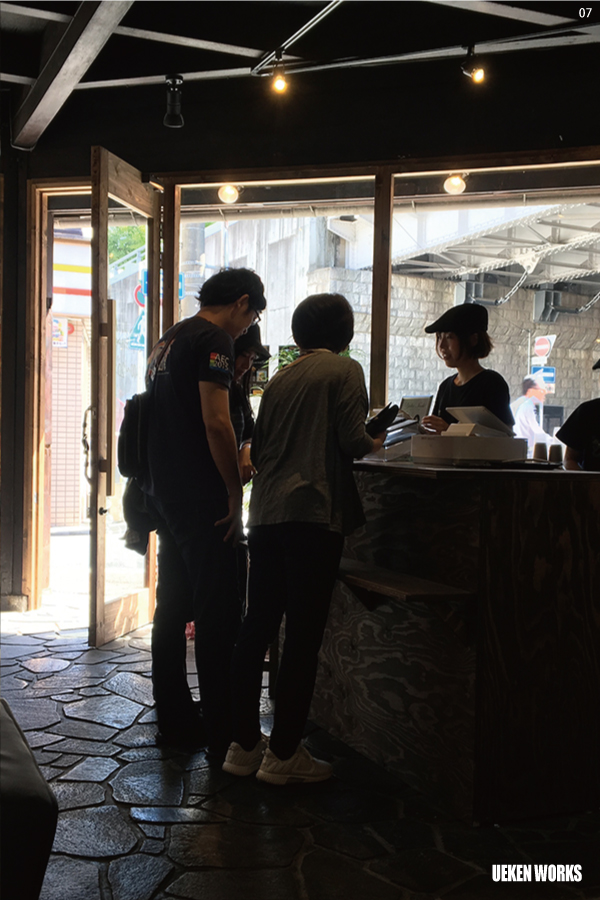 07 >DRAGON BURGER　店舗写真