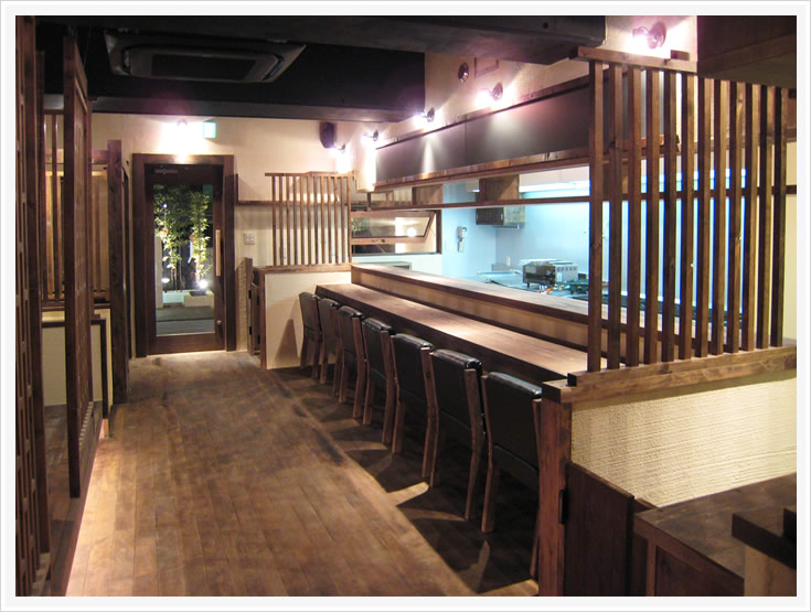 ダイニングバー美麗酒場ＣＯＵＴＡ 店内よりエントランス望