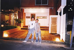 カフェ＆デリ cross+roods外観