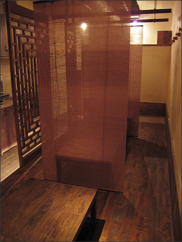 焼き鳥 八どり 客室