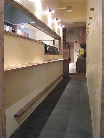 焼き鳥 八どり 廊下