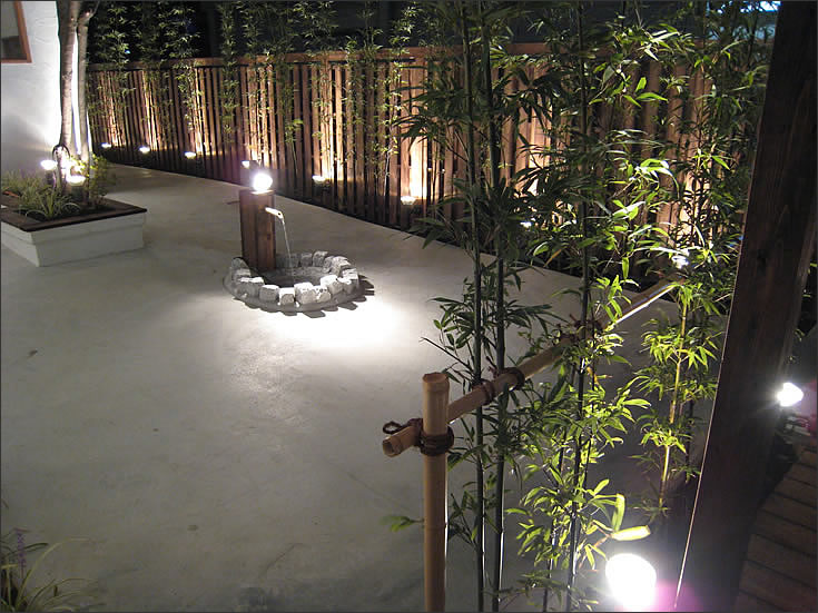 結びの架け橋中庭2