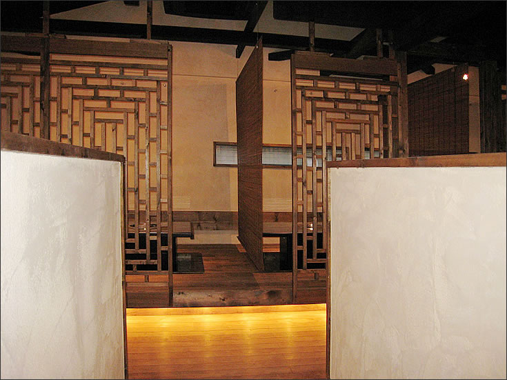 焼肉 龍王館 宗像店 通路から客席望む